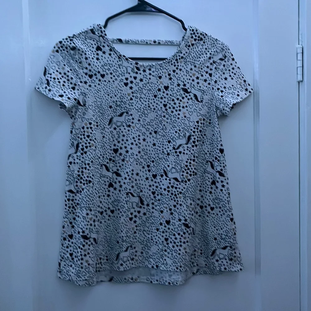 White shirt with hearts unicorns and stars - Picture 1 of 4